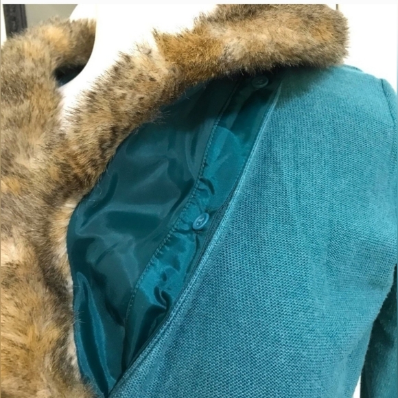 Cabi - Elegant Teal Button Up Sweater with Faux Fur Detachable Collar- Size M - Picture 3 of 6